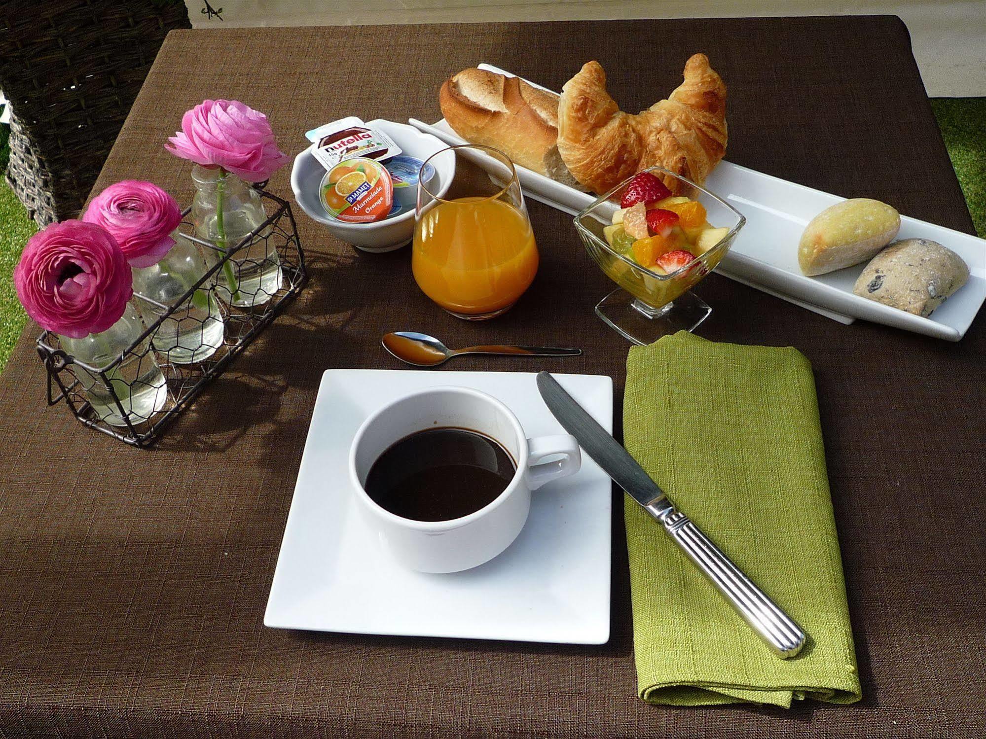 Logis Hotel La Feniere La Bouilladisse Екстериор снимка